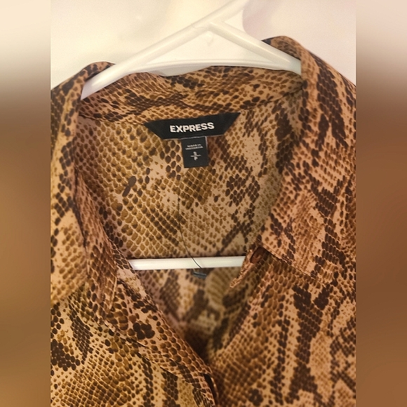 EXPRESS - New- Button Up Collared Snake Print Blouse - Picture 9 of 12